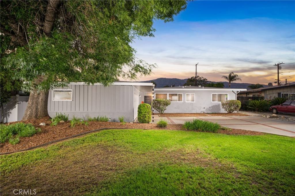 Glendora, CA 91740,817 W Hollyvale ST