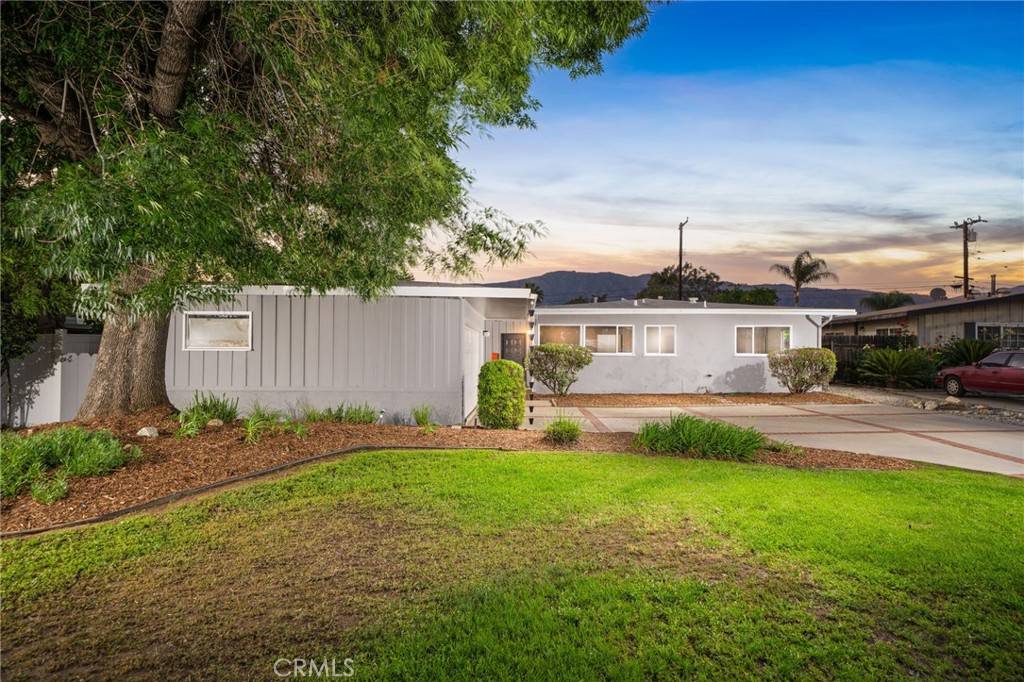 Glendora, CA 91740,817 W Hollyvale ST