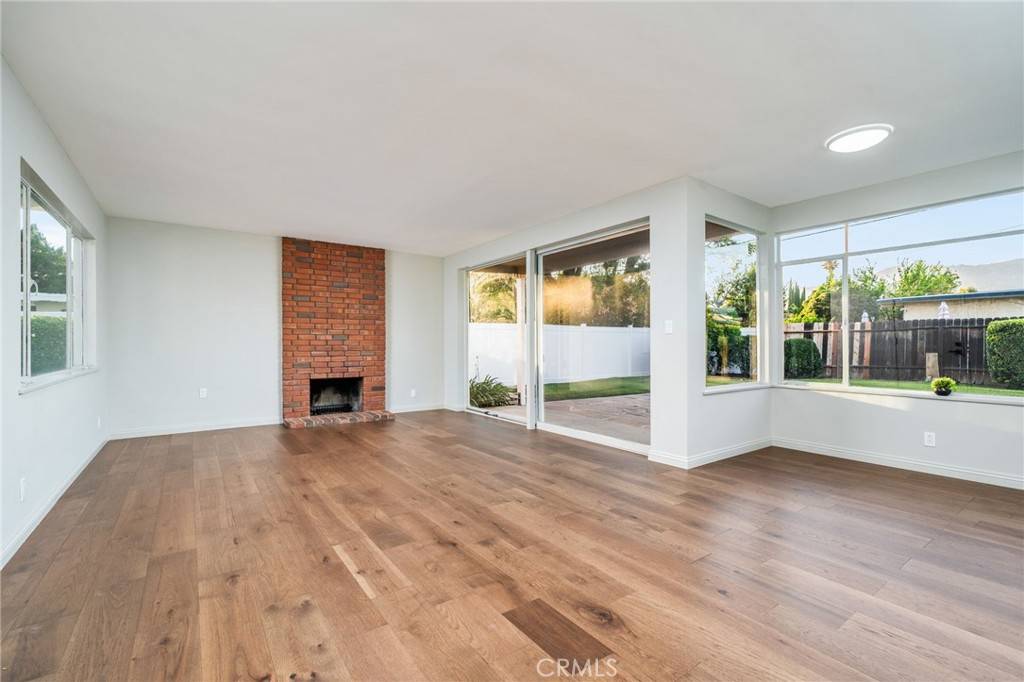 Glendora, CA 91740,817 W Hollyvale ST
