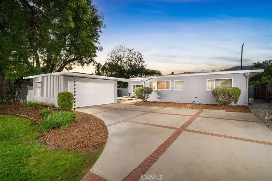 817 W Hollyvale ST, Glendora, CA 91740