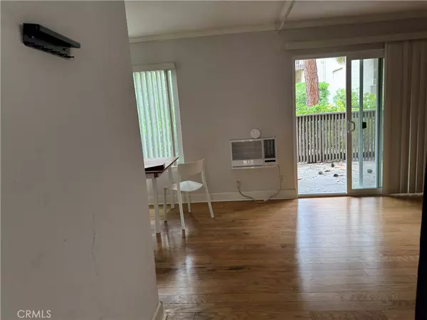 La Jolla, CA 92037,8515 Villa La Jolla DR #B