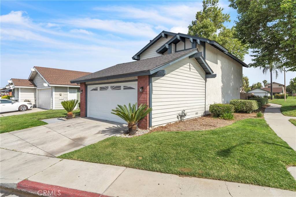 Fontana, CA 92336,15696 Paine ST