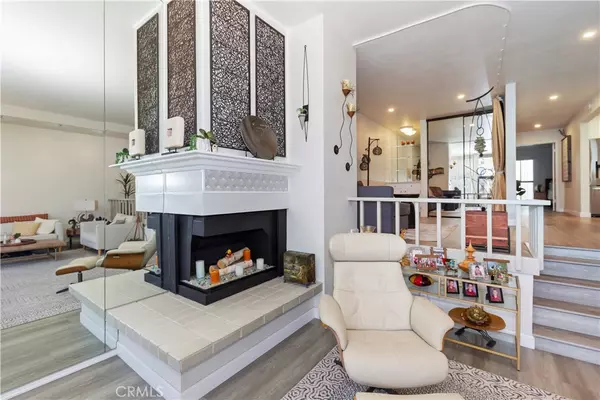 Long Beach, CA 90803,5226 Marina Pacifica DR N