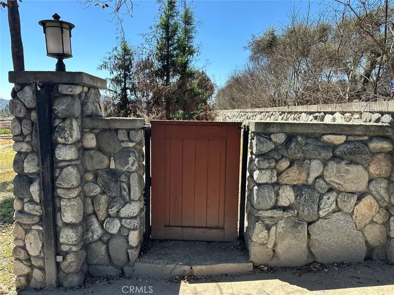 416 E Altadena DR, Altadena, CA 91001