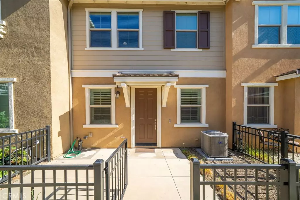 Fontana, CA 92336,16502 Casa Grande AVE #102