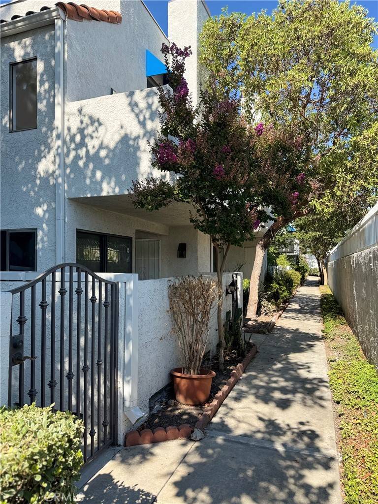 102 Park Shadow CT, Baldwin Park, CA 91706