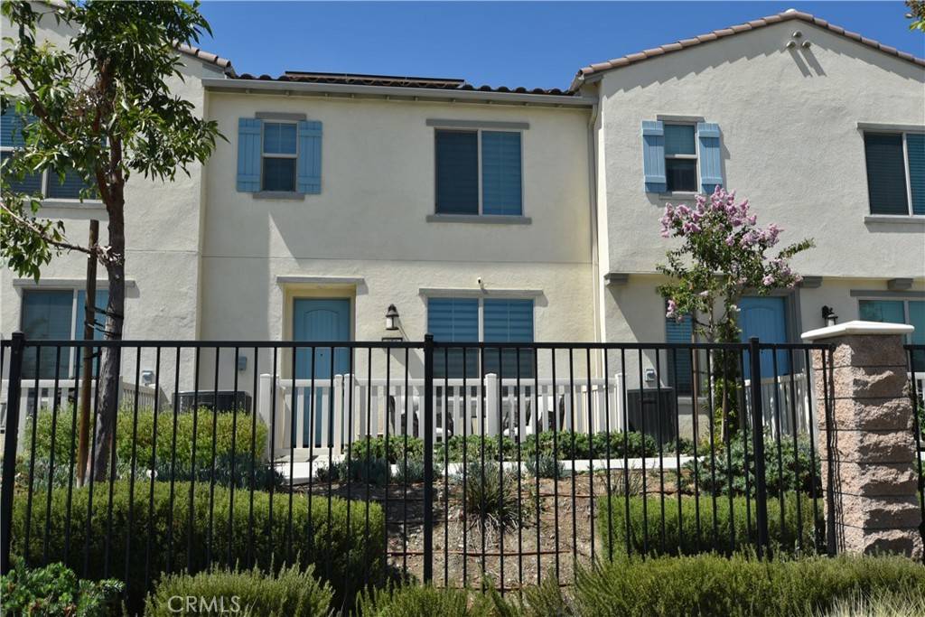 975 W Clover AVE, Rialto, CA 92376