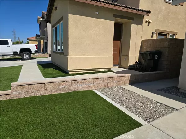 Fontana, CA 92336,15547 Kings Peak DR