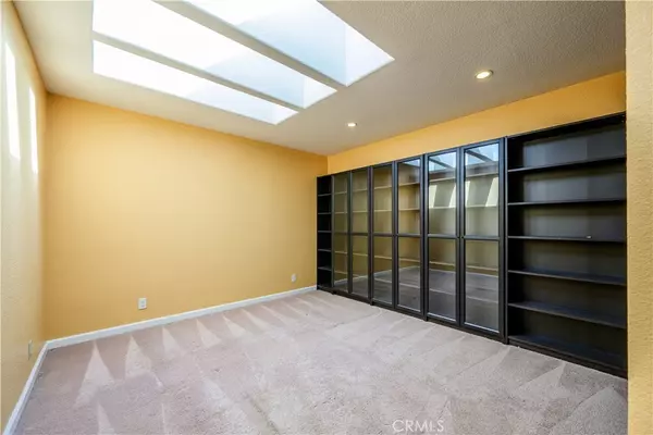 Fremont, CA 94555,5004 Crandallwood DR
