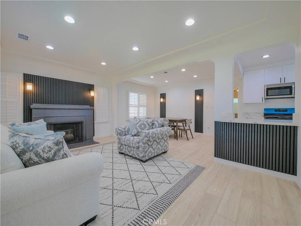1954 71st ST, Los Angeles, CA 90047