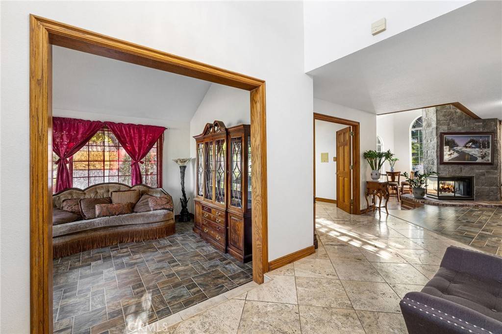 Claremont, CA 91711,981 Deep Springs DR