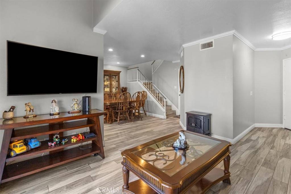Ontario, CA 91762,817 Granite Privado