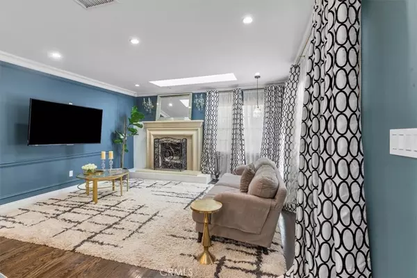 Woodland Hills, CA 91364,5201 Sale AVE