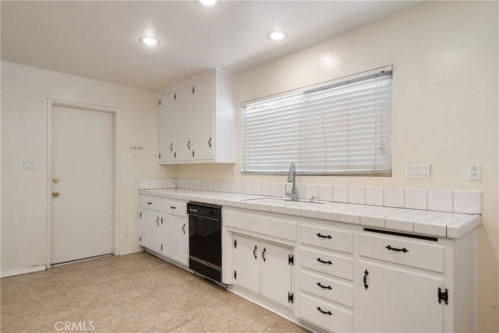 Hesperia, CA 92345,10004 Oakwood AVE