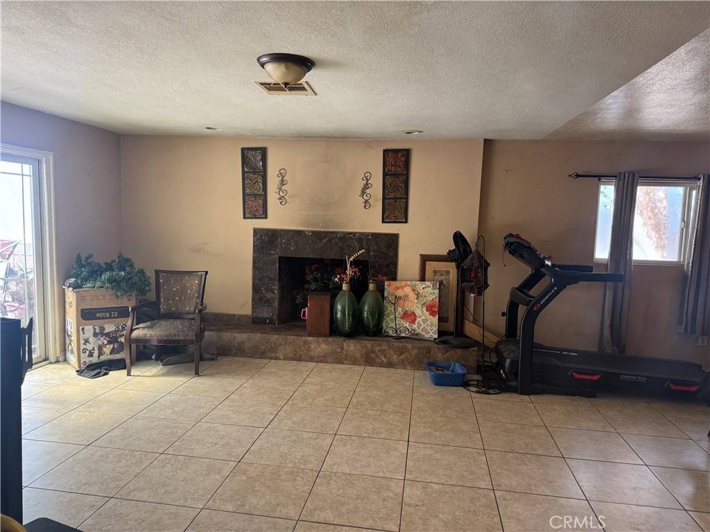 San Bernardino, CA 92407,5196 Sierra RD