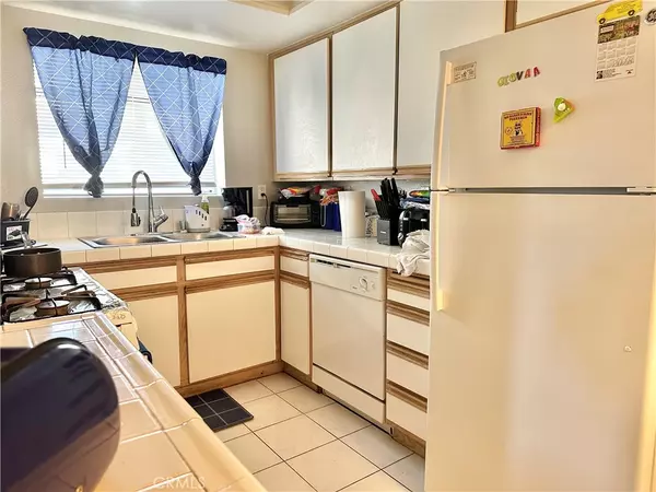 Lancaster, CA 93535,44514 15th ST E #2