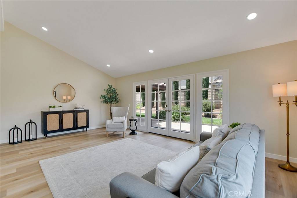 La Verne, CA 91750,5697 Los Robles