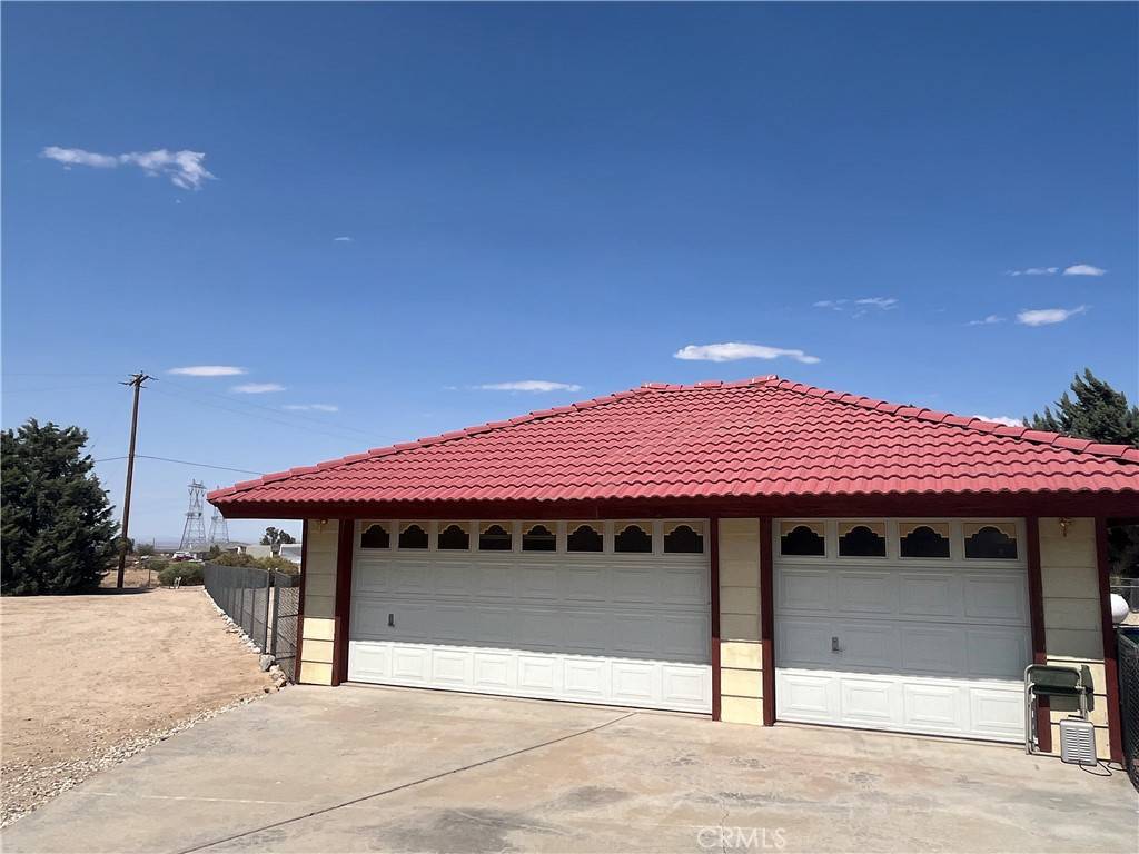Phelan, CA 92371,10675 Paramount Rd