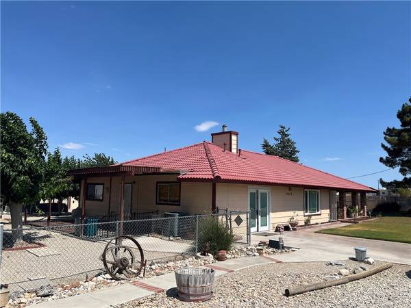 10675 Paramount Rd, Phelan, CA 92371