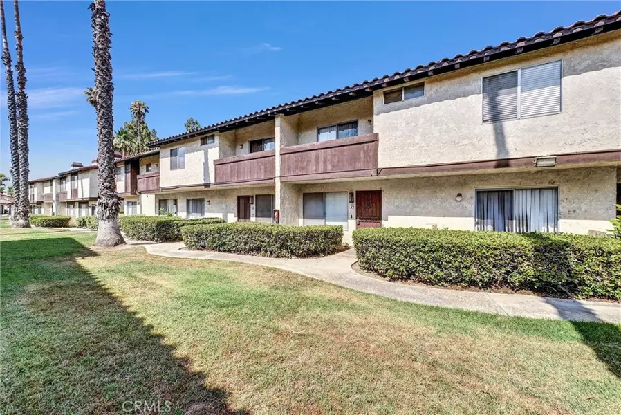 1077 Santo Antonio DR #39, Colton, CA 92324