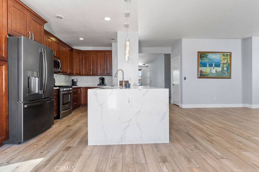 Hesperia, CA 92344,8669 Stonecreek DR
