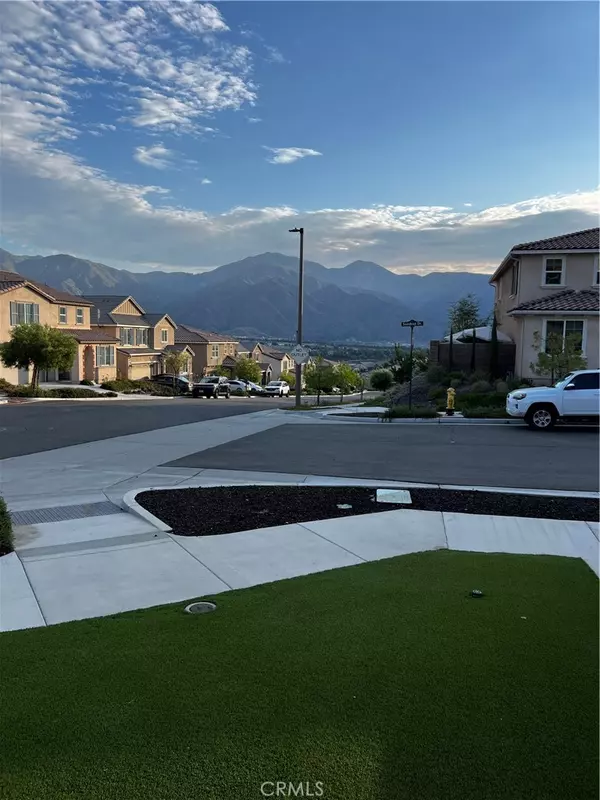 Corona, CA 92883,24346 Sundrop DR