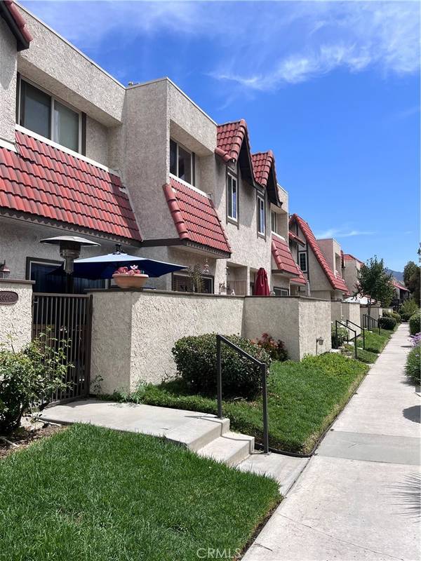 18009 River CIR #2, Canyon Country, CA 91387
