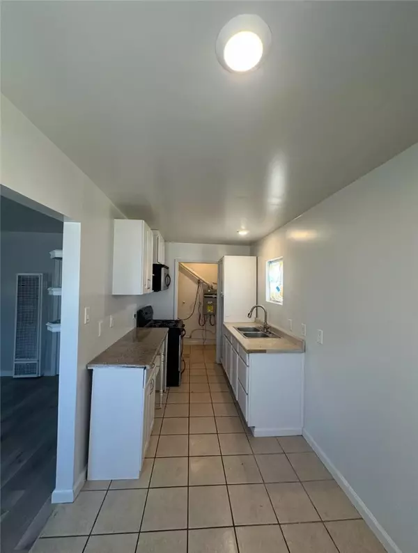 Fontana, CA 92335,17387 Merrill AVE