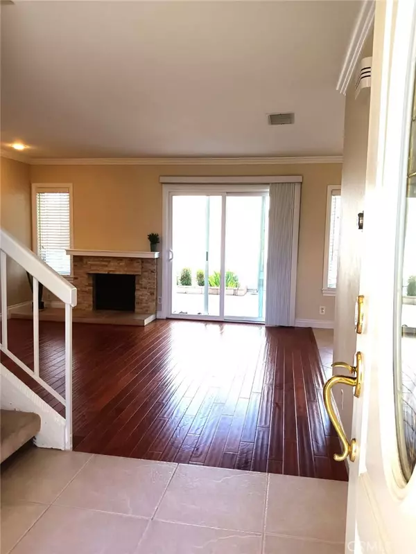 Irvine, CA 92604,18 Goldenbush