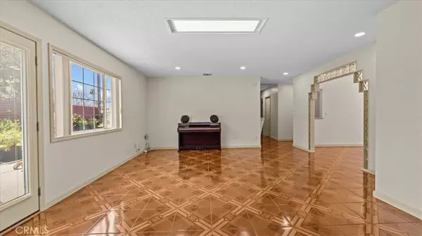 Montclair, CA 91763,9811 Bolton AVE