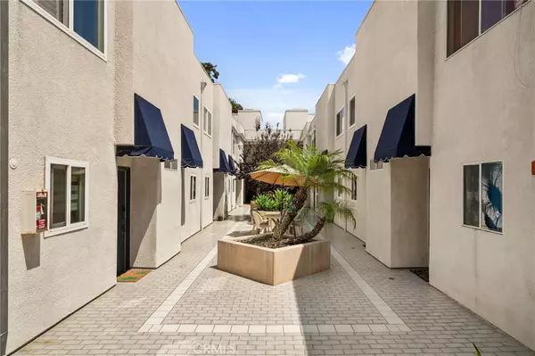 North Hollywood, CA 91602,11119 Camarillo St #104