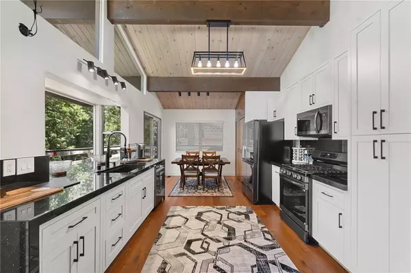 965 Lausanne DR, Crestline, CA 92325