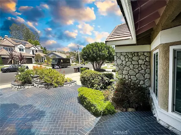 Yorba Linda, CA 92887,21630 Dunrobin WAY