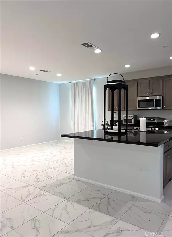 Fontana, CA 92336,4414 Monarch DR