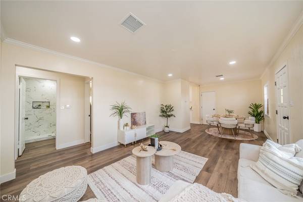 Fontana, CA 92335,8203 Redwood AVE