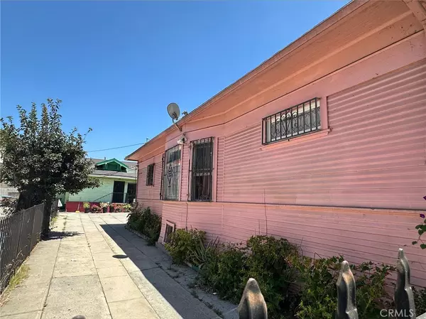 Los Angeles, CA 90011,4618 Wall ST