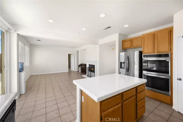 Fontana, CA 92336,16539 Pismo WAY