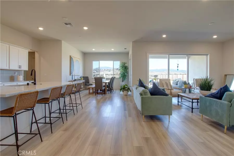 208 Luna WAY, Hollister, CA 95023
