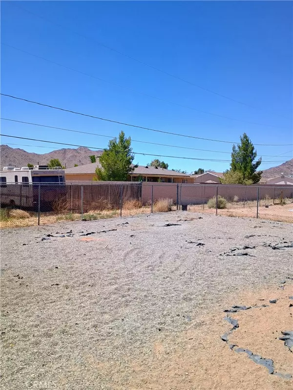 Apple Valley, CA 92307,16594 Tenaja RD