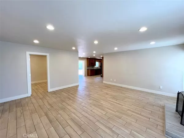 Huntington Beach, CA 92647,7811 Rhine DR