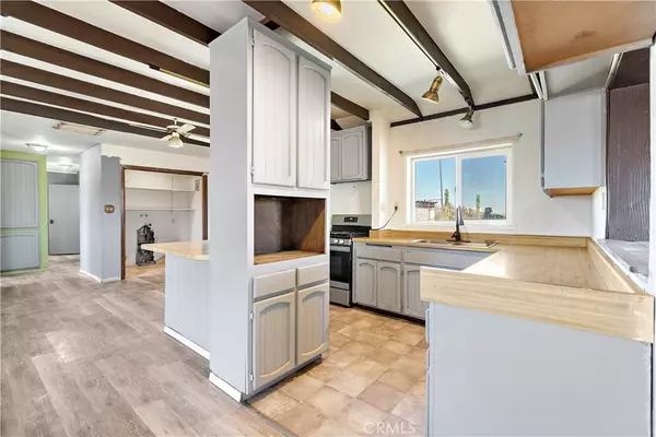 10888 Phelan Rd., Oak Hills, CA 92344
