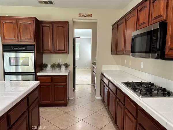 Eastvale, CA 92880,13847 Blue Ribbon LN