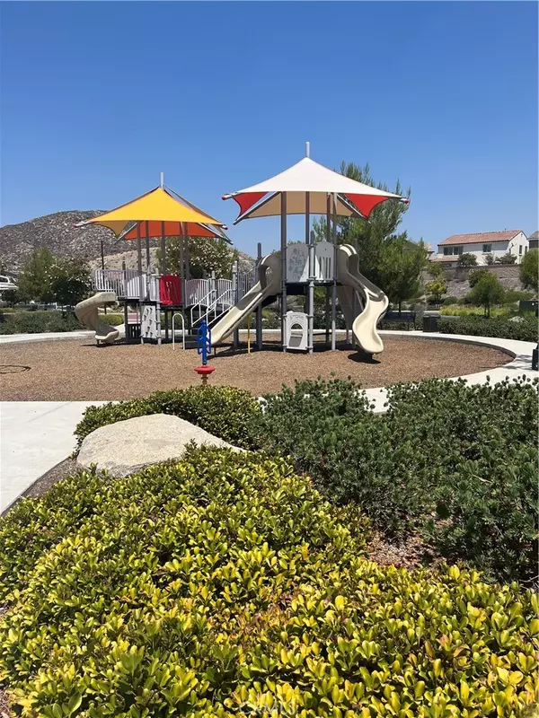 Lake Elsinore, CA 92532,24417 PERIWINKLE