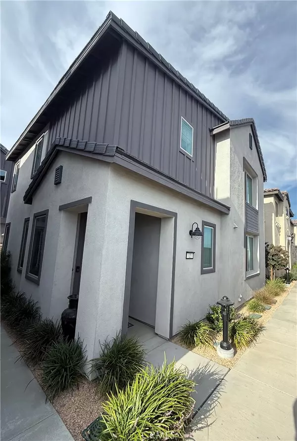 16657 Snowdrop LN #2, Fontana, CA 92336