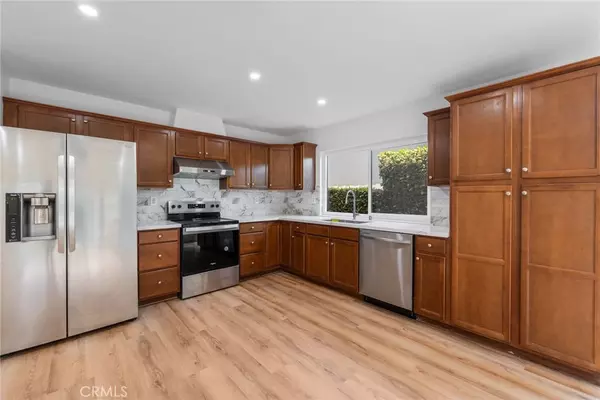 Irvine, CA 92606,3852 Blackthorn ST