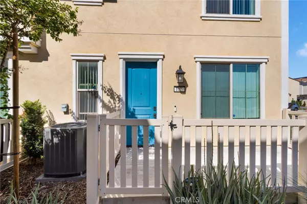 1079 W Clover AVE, Rialto, CA 92376