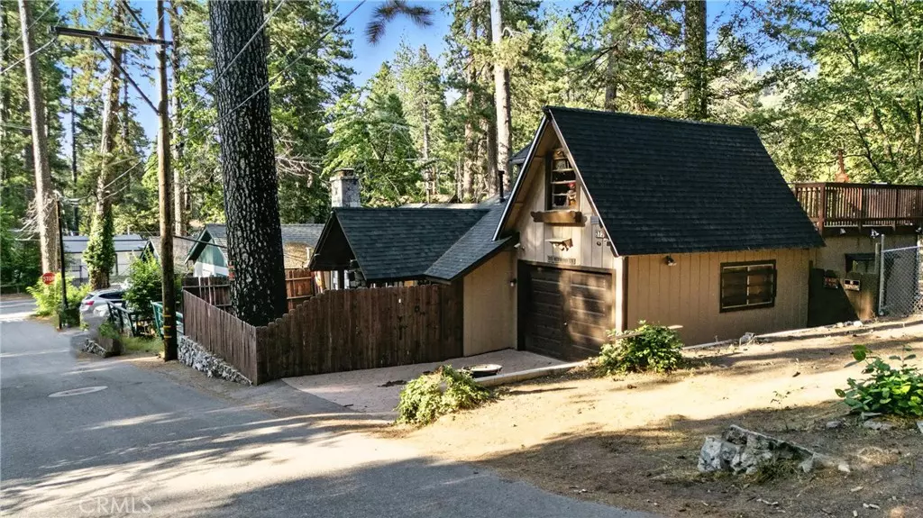 373 Redwood LN, Crestline, CA 92325