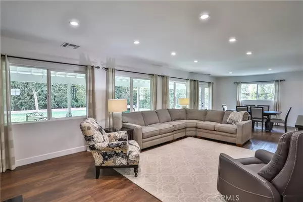 Claremont, CA 91711,1585 Mural DR