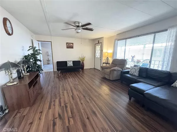 La Verne, CA 91750,3945 Bradford #39