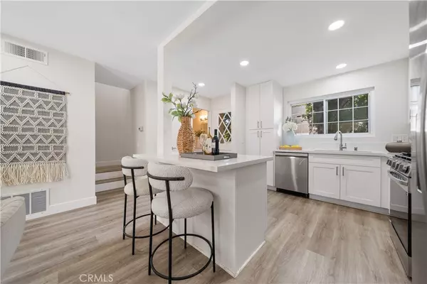 Irvine, CA 92614,49 Thicket #36